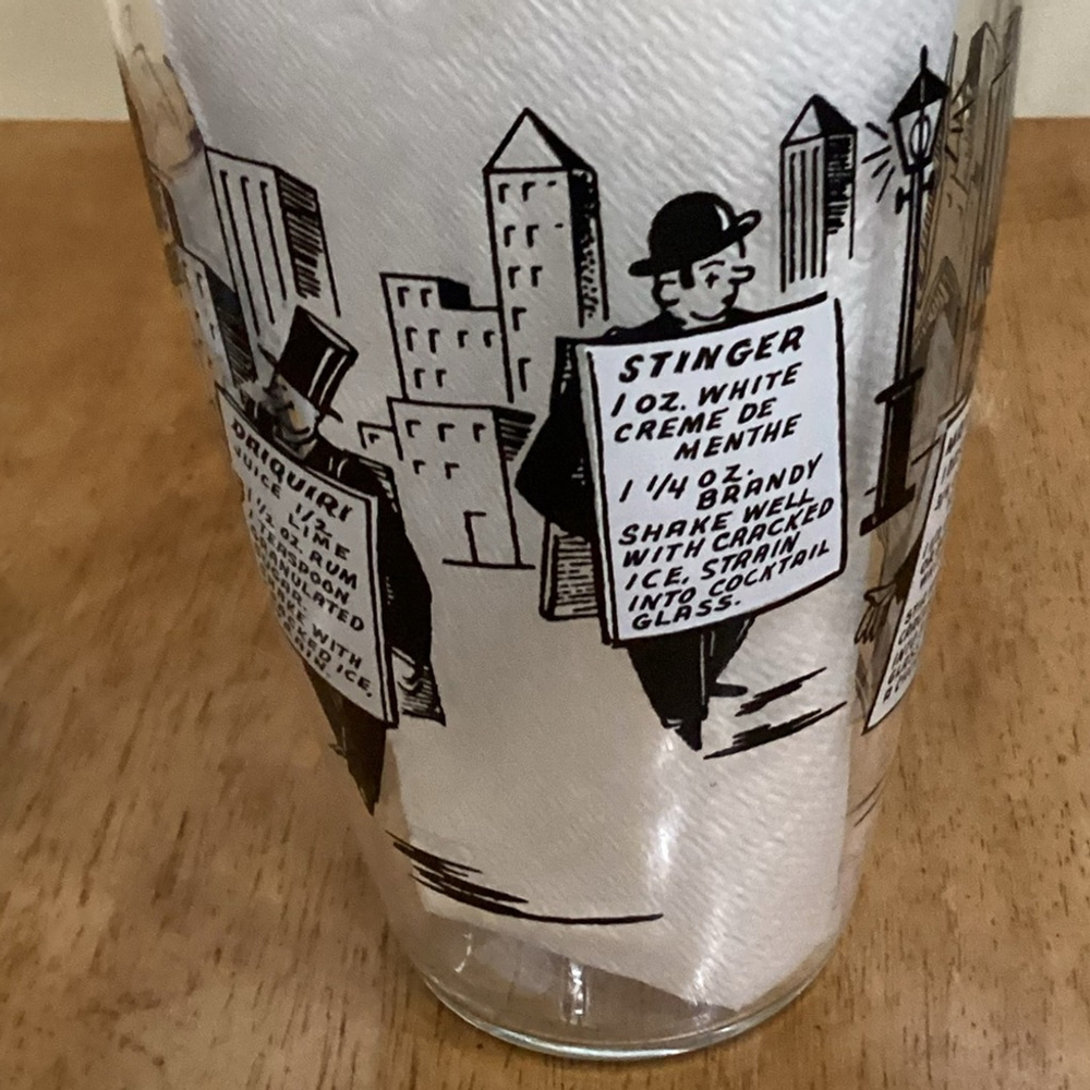 606. LOT OF 2 VINTAGE LIBBEY SANDWICH MAN CITYSCAPE BAR GLASSES - Picture 3 of 6
